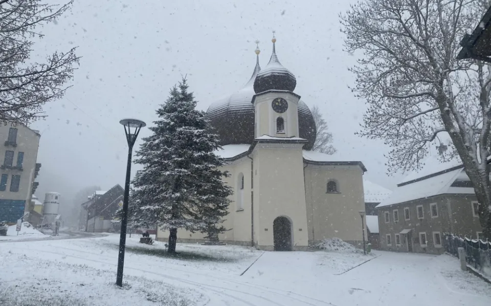 Místy napadlo až 15 centimetrů, Železná Ruda je bez proudu