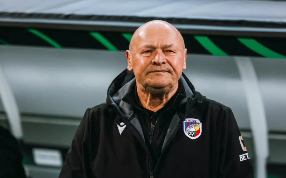 Nejstarší ligový trenér Miroslav Koubek povede fotbalisty Plzně i v následující sezoně