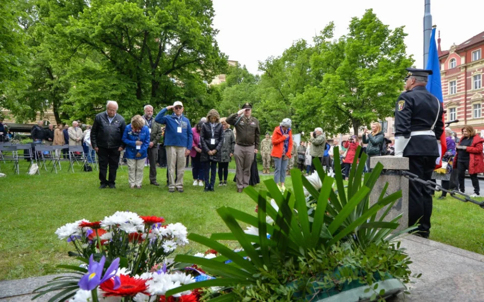 Státy NATO musí držet spolu co nejvíce, apelují potomci veteránů a osvoboditelů Plzně