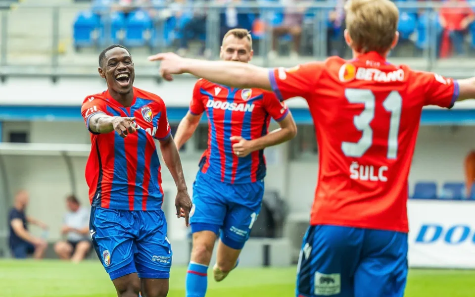 Fotbalisté Plzně na úvod ligové nadstavby porazili Mladou Boleslav 3:0