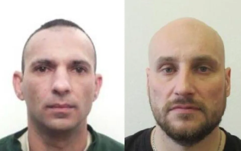 Policisté pátrají do dvojici uprchlých vězňů. Na útěku jsou už od úterý