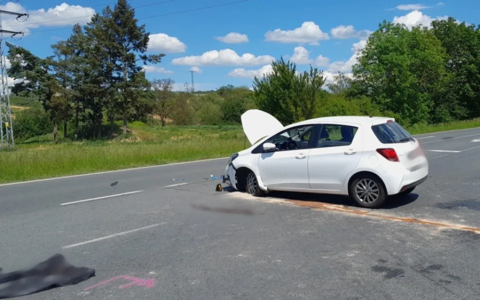 Osobní automobil se střetl v Dobřanech s motorkářem. Ten nehodu nepřežil