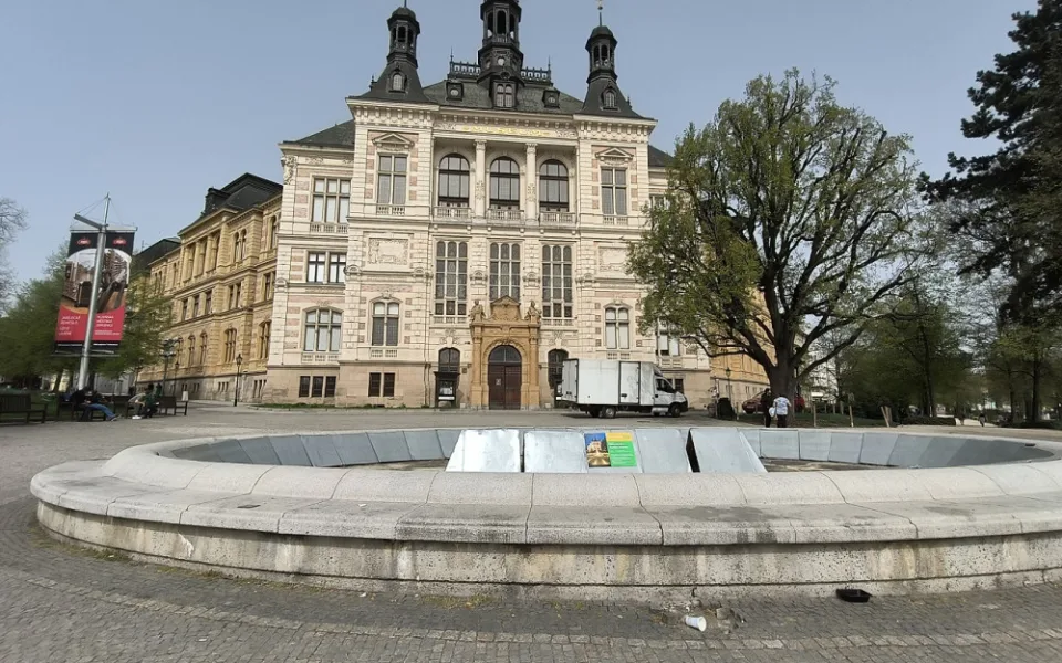 Fontána před muzeem se po letech dočká opravy, hotovo by mělo být ještě letos