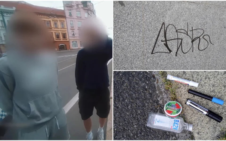 VIDEO: Mladíci čmárali na budovu ředitelství policie, před strážníky se marně pokoušeli utéct