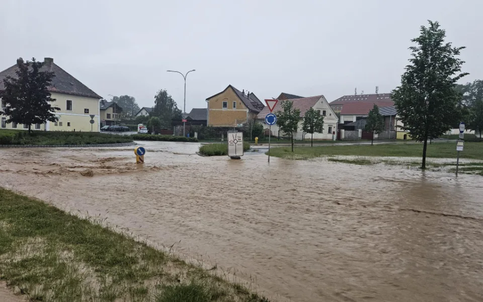 Takto to vypadalo nedávno v Blížejově na Domažlicku, kudy se prohnala blesková povodeň