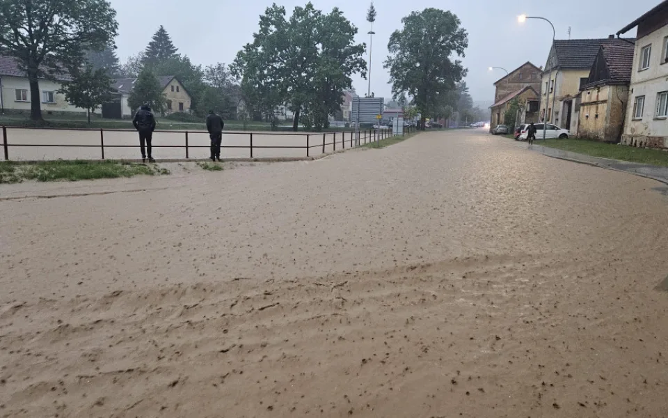 Takto to vypadalo nedávno v Blížejově na Domažlicku, kudy se prohnala blesková povodeň