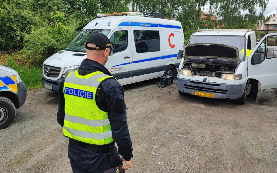 Překvapivě špatné výsledky měla policejní akce zaměřená na kontrolu emisních norem u automobilů. Z 18 kontrolovaných vozidel jich téměř polovina překročila povolené emisní hodnoty. Na namátkové kontroly se teď mohou těšit ve stanicích technické kontroly,