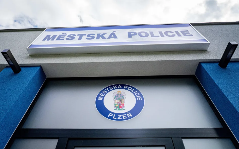 Bezpečnost na nejlidnatějším sídlišti by měla zlepšit nová služebna městské policie. Denně zde strážníci řeší 30 událostí