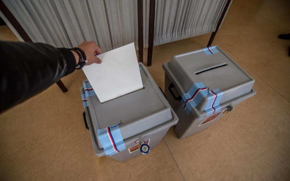 První den eurovoleb je u konce. Češi vybírají 21 poslanců