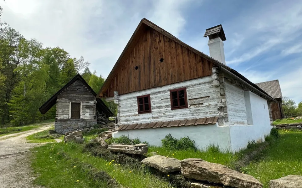 Na snímku je jedna ze souboru chalup ve skanzenu v Chanovicích
