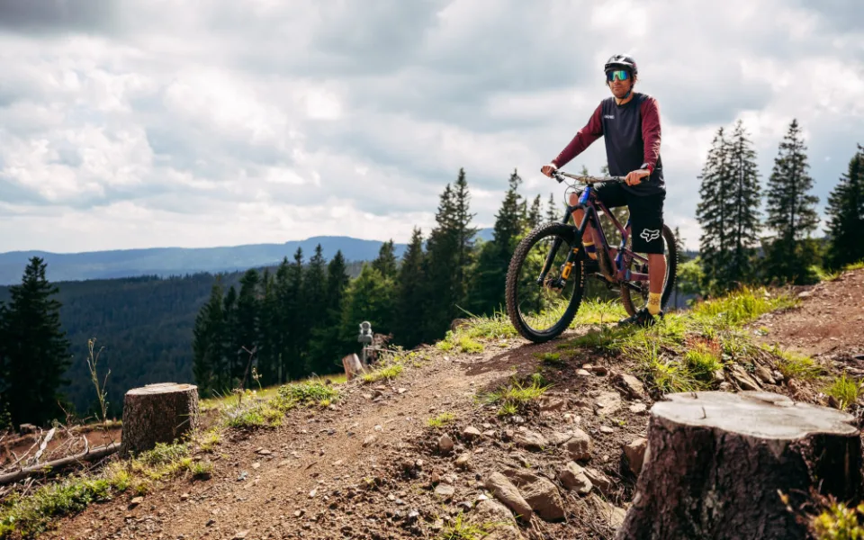 Ve Ski&amp;Bike Špičák otevírají nově pro letošní letní sezónu speciální uphill trať, která vede do kopce. Vhodná je i pro rodiny s dětmi
