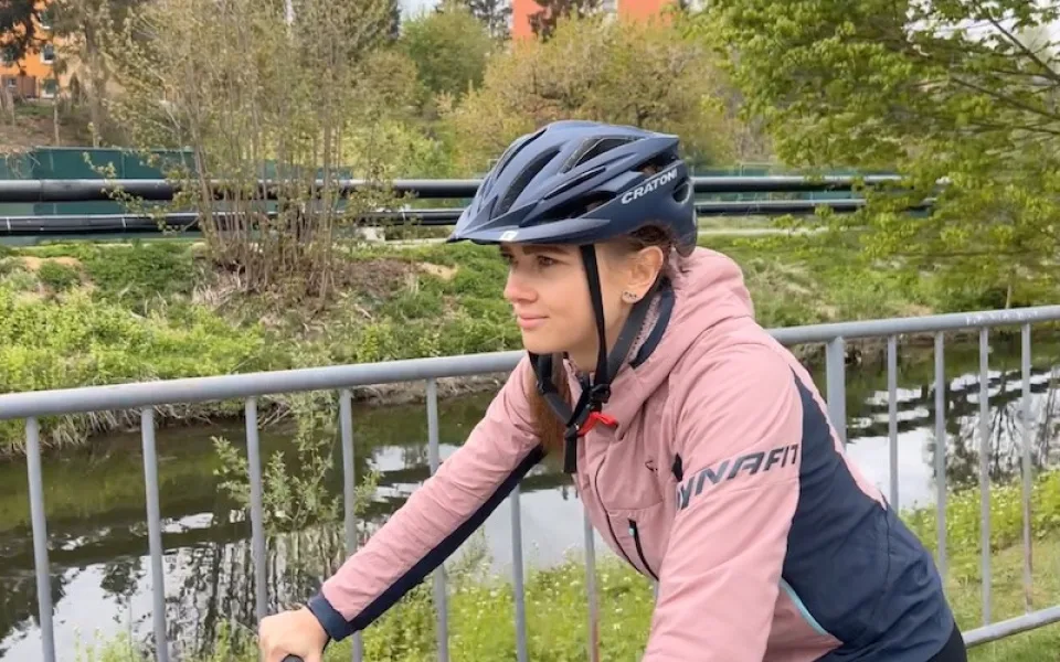 Cyklistická přilba může dítěti zachránit život. Pokud je správně vybraná a nasazená