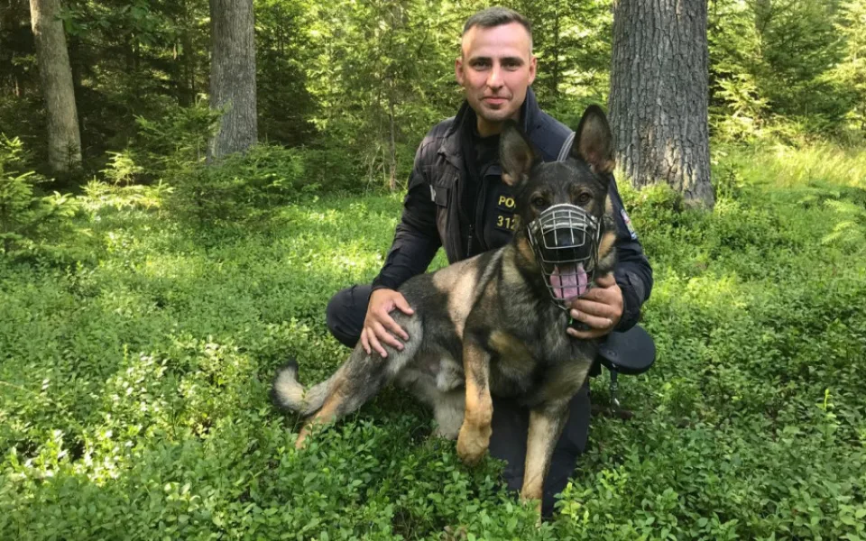 Policejní pes Miki dopadl zloděje na útěku z místa činu