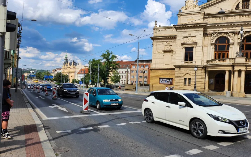Řidiče čekají další omezení, rušná Klatovská třída projde rozsáhlou opravou