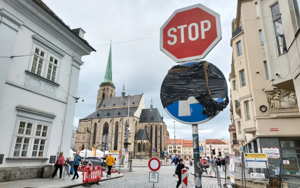 Rekonstrukce Zbrojnické v centru vstoupila do další fáze, vjezd na náměstí je možný Prešovskou a Dominikánskou