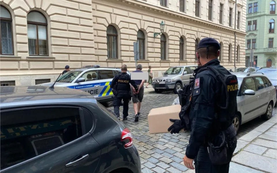 Policisté zadrželi muže v místě jeho bydliště ve Veleslavínově ulici