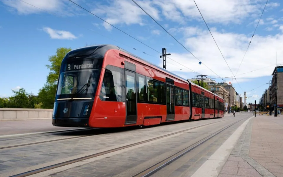 Plzeňská Škoda předvedla v depu ve Finsku první jízdy tramvaje bez řidiče.