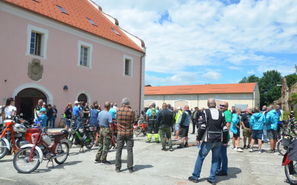 Původně zdevastovanou tvrz opravila za 70 milionů Bělá nad Radbuzou. Objekt využijí sociální služby