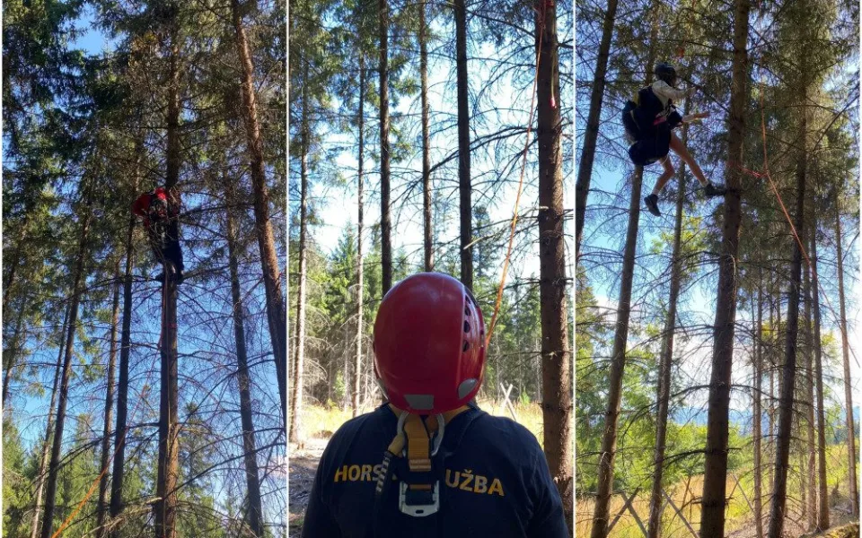 Šumavští horští záchranáři sundávali ze stromu dalšího paraglidistu, uvízl ve dvanáctimetrové výšce
