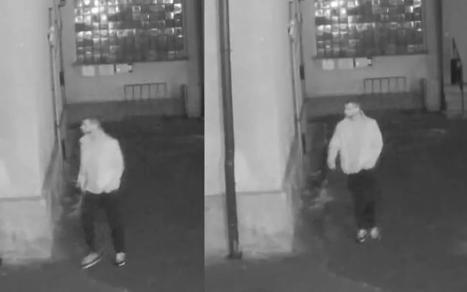 Policie by si chtěla popovídat s neznámým mužem ze záběru kamery v souvislosti s vyšetřováním krádeže