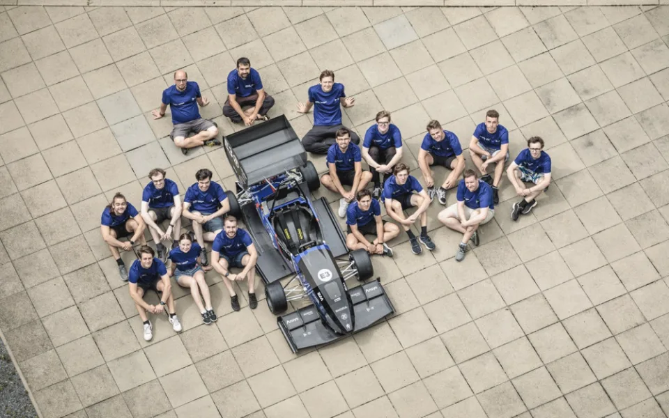 Plzeňští studenti sestrojili svoji první elektrickou formuli, vývojem strávili 18 tisíc hodin