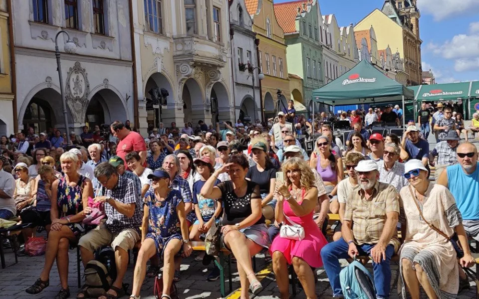 V Domažlicích vrcholí 70. chodské slavnosti, přijely desetitisíce lidí, i na mši