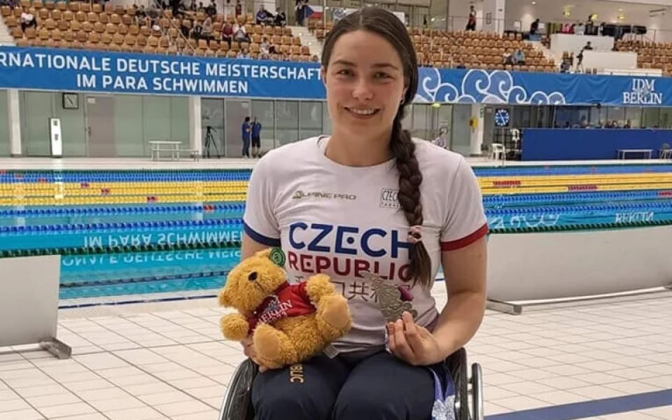 Studentka plzeňské univerzity míří na paralympiádu, startovat bude ve třech plaveckých disciplínách