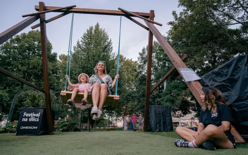 Festival na ulici nabídl rekordní počet scén a přes 140 kapel, rozrostl se i doprovodný program
