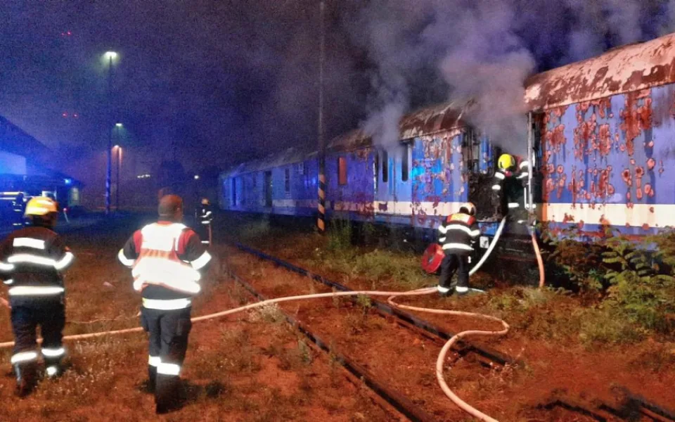 Hasiči likvidovali v železničním depu požár odstaveného vagonu