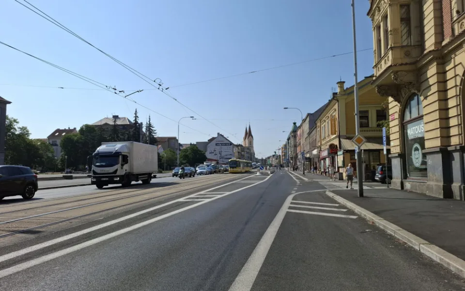 Velká úleva pro řidiče, končí opravy některých silnic. Už v neděli se otevře páteřní Klatovská třída