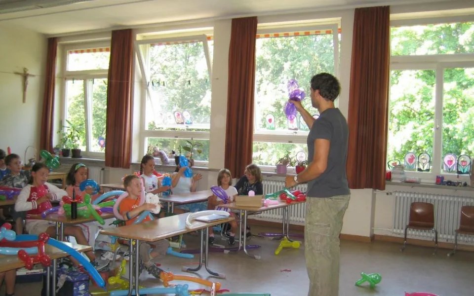 size4-15851306109026-60-mesto-oceni-dva-pedagogy-kteri-zachranili-zivot-studentce-titul-ucitel-roku-ziskaji-i-dalsi-ctyri-ka