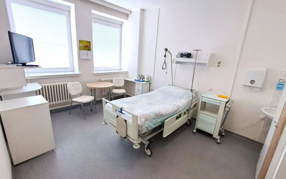 Rokycanská nemocnice opravovala lůžkové stanice. Pacienti budou mít víc světla a klidu
