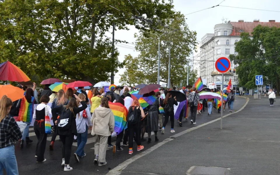 Centrem Plzně opět projde duhový průvod. Startuje několikadenní festival Pilsen Pride