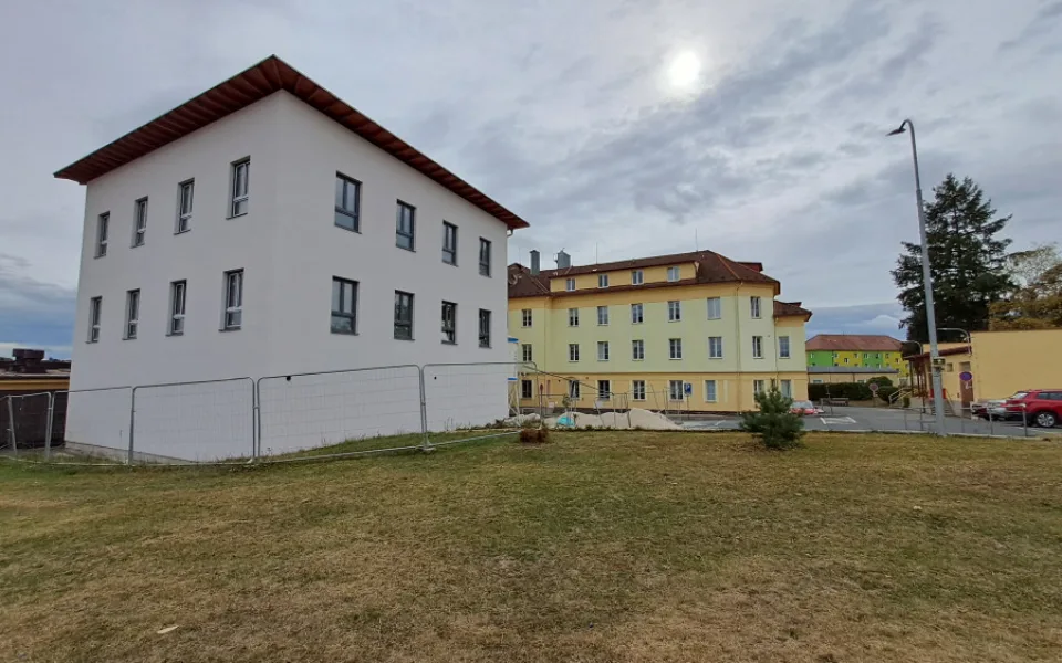Horažďovická nemocnice má nový pavilon, navazuje na historickou hlavní budovu