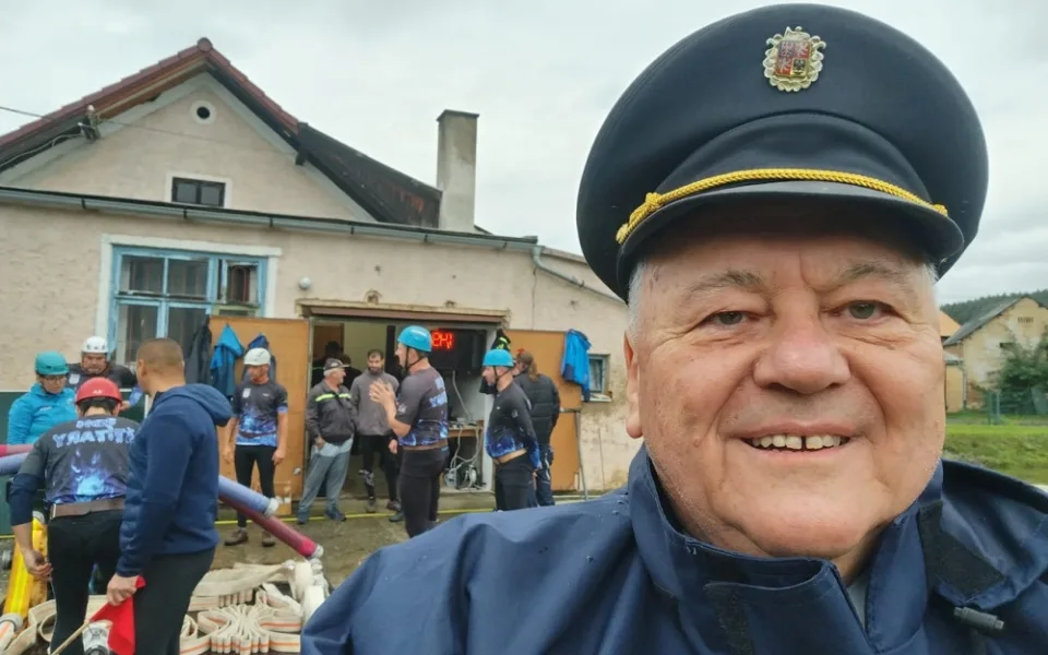 Jan Látka pravidelně navštěvuje akce hasičů, odkud si pořizuje bohatou fotodokumentaci na své sociální sítě