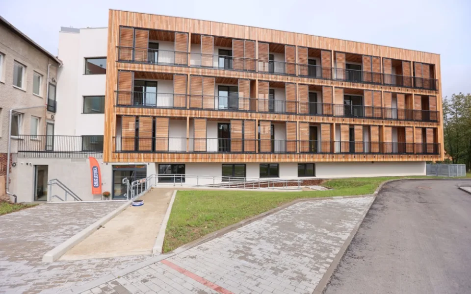 Dům sociální péče v Kralovicích se dočkal opravy i rozšíření, akce vyšla hejtmanství na 222 milionů