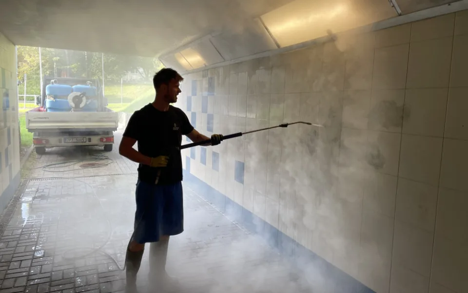 Město se snaží bojovat s vandalismem, vyčištění jednoho podchodu vyjde na desítky tisíc korun