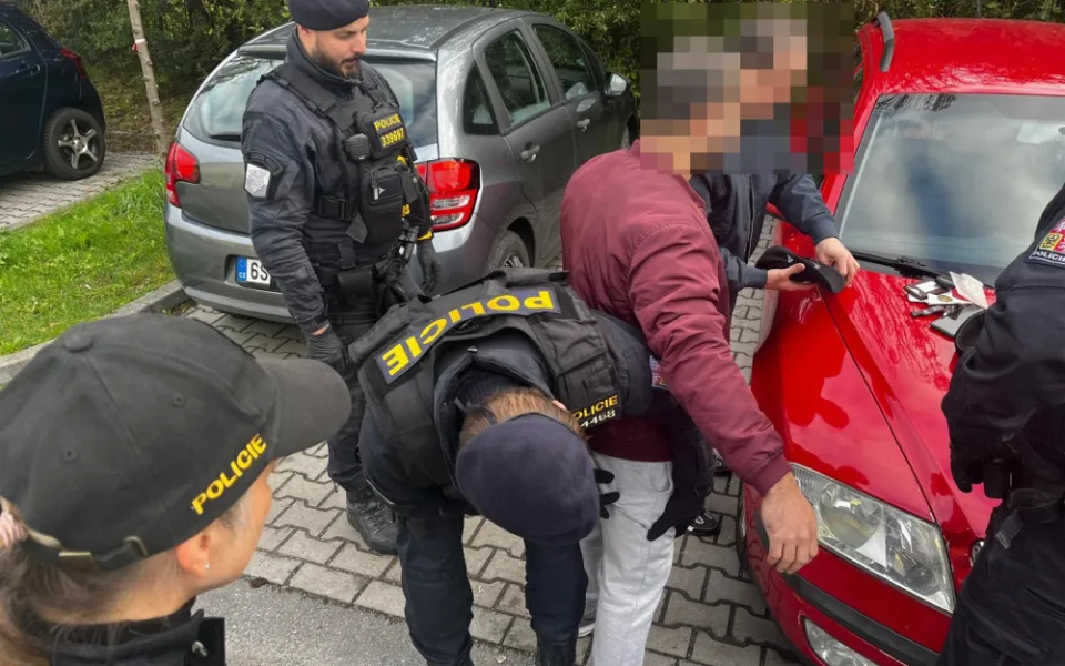 Policisté provětrali několik ubytoven pro cizince, velkou burzu nebo stavbu. Zaměřili se i na nelegální migraci