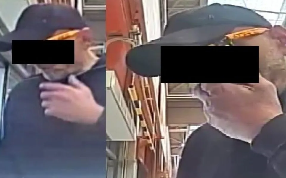 Zloděj vykradl dům, kde odcizil kartu, ze které někdo vybral peníze. Policie pátrá po muži ze záběru kamery