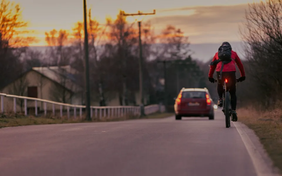 Cyklisté podzim nebalí: Buďte vidět, nebo zmizíte z cesty navždy