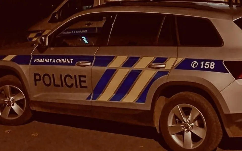 Před domem ležel mrtvý muž, podle policie jde o vraždu