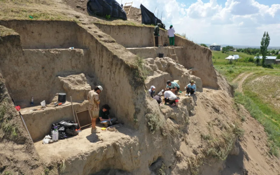 Plzeňští archeologové zkoumají dosud neprobádané oblasti na Hedvábné stezce