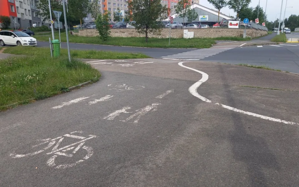 Město opravuje chodníky na Lochotíně, vycházelo i z tipů od obyvatel