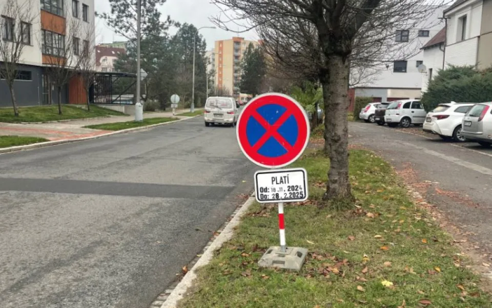 Řidiči pozor, kvůli výměně vodovodu a kanalizace se částečně uzavře Hřbitovní ulice