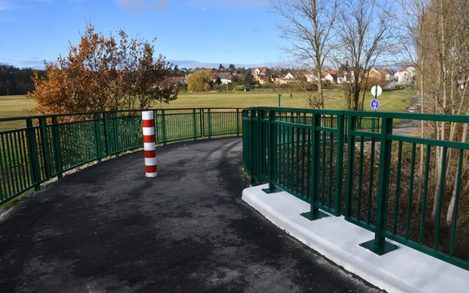 Lávka přes Úhlavu v plzeňském Hradišti je opět průjezdná. Užívají si ji cyklisté i pěší