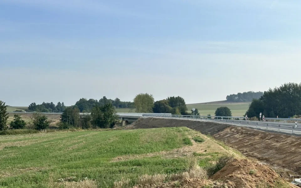 Řidičům konečně začne sloužit celý obchvat