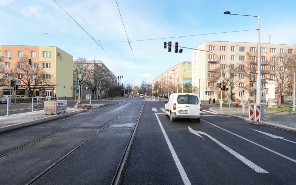 Na Koterovskou se vrátí kompletní doprava po náročné rekonstrukci za čtvrt miliardy korun