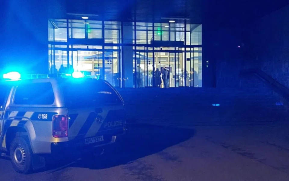 Policisté obvinili dva studenty, kteří na tísňovou linku ohlásili střelbu na univerzitě