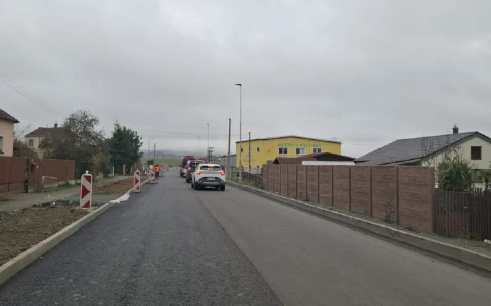 Dočasně končí opravy silnice I/19 v Nezvěsticích na Plzeňsku. Průtah obcí bude opět průjezdný bez větších omezení