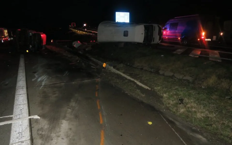Střet dodávky s náklaďákem ochromil provoz na dálnici D5. Nehoda se stala na 89. kilometru směr Rozvadov